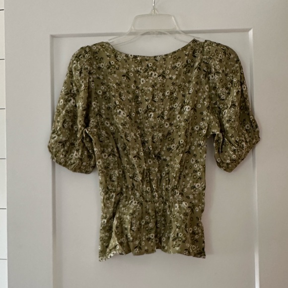 BNWT Stradivarius Green Floral Blouse (small) - Picture 2 of 4